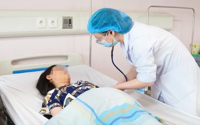 Vụ người nhà bị ép trả tiền xe taxi giá cao: Bé gái ở Lào Cai được điều trị miễn phí