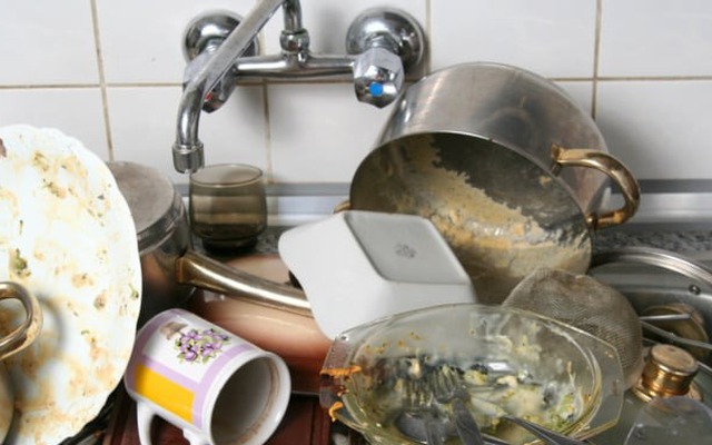 Bài miêu tả lối sống của 1 gia đình gây hãi hùng online: Nỗi khổ sống chung với người ở bẩn