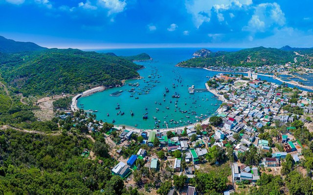 Nơi thuộc "vùng ít bão nhất Việt Nam" có khách sạn 6 sao đắt đỏ, sở hữu vườn quốc gia UNESCO công nhận