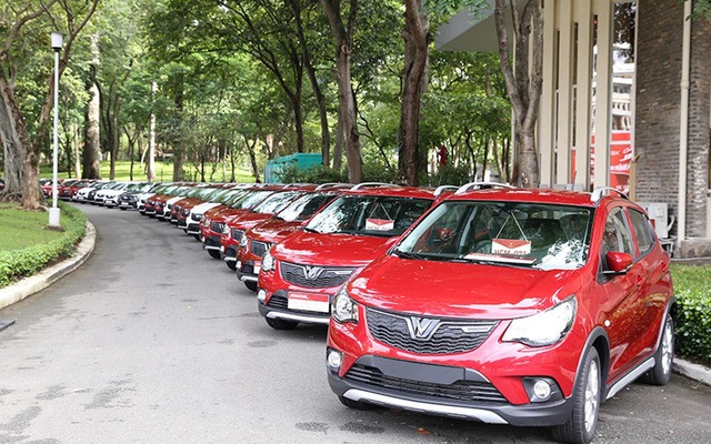 Tròn 6 năm VinFast Fadil đầu tiên bàn giao khách hàng: Chỉ cần 2 năm để trở thành 'vua doanh số', tời giờ vẫn được săn lùng xe cũ