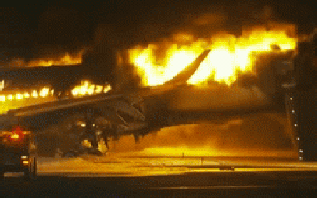 Máy bay nổ tung, 379 người cứ thế... bước ra và sống sót: Phép màu 90 giây đã xảy ra như thế nào?