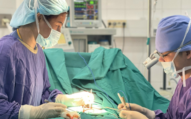 Nam sinh 15 tuổi phải cắt bỏ tinh hoàn sau những cơn đau ở vùng kín