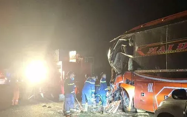 Hiện trường kinh hoàng vụ tai nạn trên cao tốc, 18 người thương vong