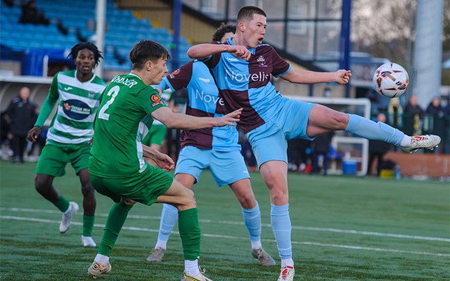 Tiền đạo Việt kiều từng đá chính ở Cúp Liên đoàn Anh được giới thiệu cho HLV Kim Sang-sik