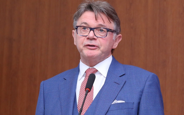 HLV Troussier tái xuất sau hơn 1 năm rời tuyển Việt Nam, dẫn dắt đội bóng đầy ắp ngôi sao