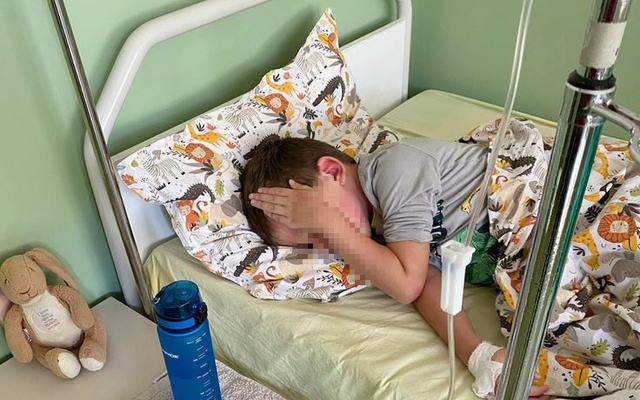 Kinh hoàng bé trai 8 tuổi thường xuyên nôn ra giun sống, thủ phạm là 1 thứ quen mặt ngay trong nhà rất nhiều người