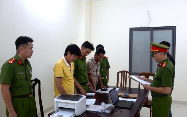 Huấn luyện viên Đặng Đạo và Nguyễn Tý vừa bị bắt tạm giam đã "ăn chặn" tiền như thế nào?