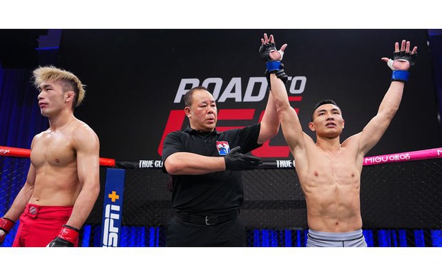 Võ sĩ Việt Nam chấn thương khắp người, 'chấp' đòn chân vẫn hạ gục cao thủ Nhật