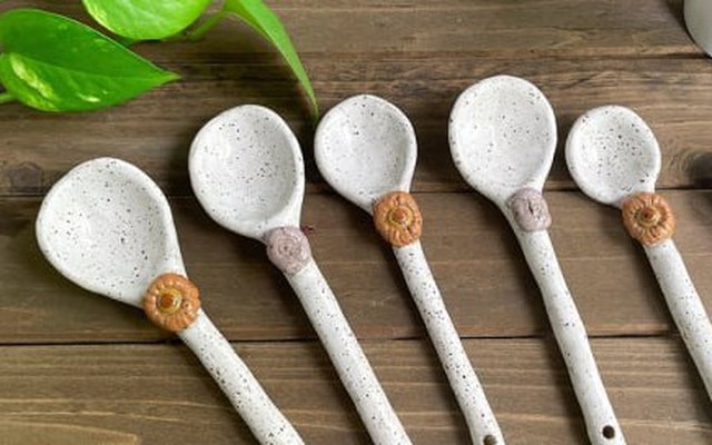 Say rượu mơ thấy dùng thìa gây nôn, 6 tháng sau phát hiện thìa kẹt trong ruột