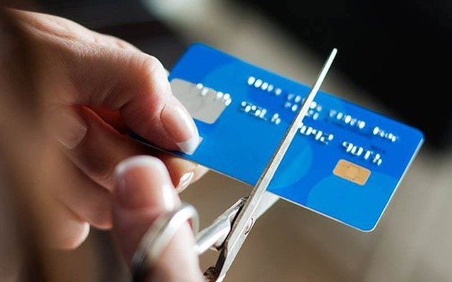 Một ngân hàng lớn thông báo thu thêm phí hủy thẻ trong trường hợp sau