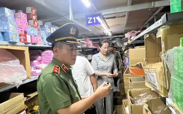 Giám đốc Công an Hà Nội thân chinh kiểm tra thực tế tình hình sản xuất, kinh doanh tại thủ phủ La Phù