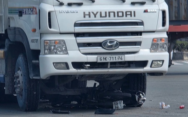 Một phụ nữ bị cuốn vào gầm xe ben tử vong thương tâm ở Bình Dương