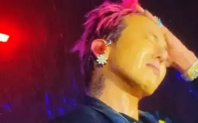 Tranh cãi thái độ của G-Dragon tại sân Mỹ Đình