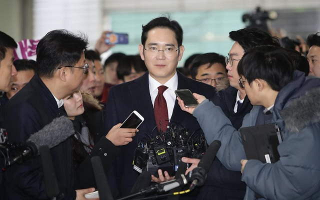 Google ngừng hợp tác với Samsung khiến tập đoàn Hàn Quốc sốc nặng, phải họp khẩn và điều tra nội bộ