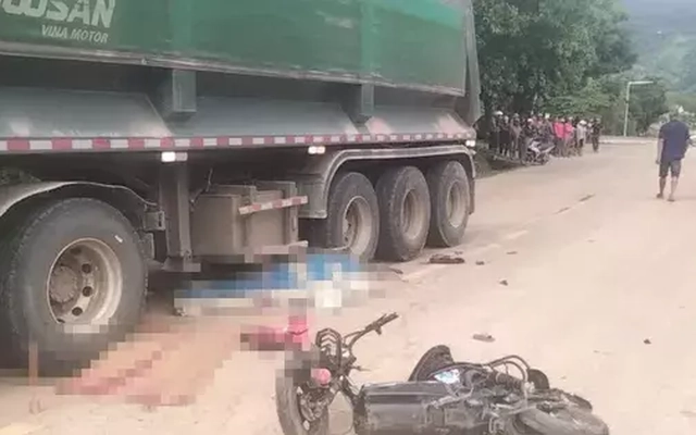 Nguyên nhân vụ xe đạp điện va chạm xe đầu kéo khiến 4 em nhỏ thương vong