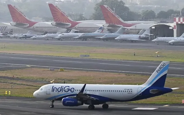 Máy bay chở gần 170 người báo hiệu hết nhiên liệu khẩn cấp