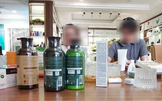 Vào 'lò' gia công mỹ phẩm