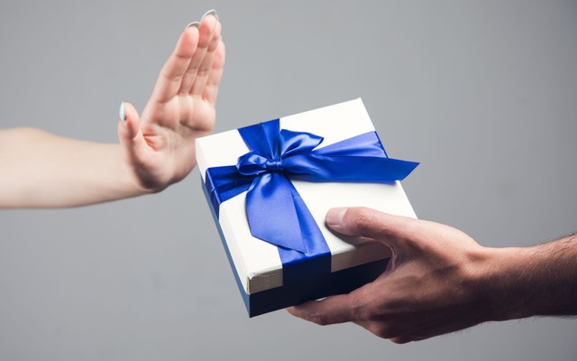 Ông bà dặn: "5 thứ được cho, thân mấy cũng từ chối" - đừng để cám dỗ đưa bạn vào nguy hiểm!