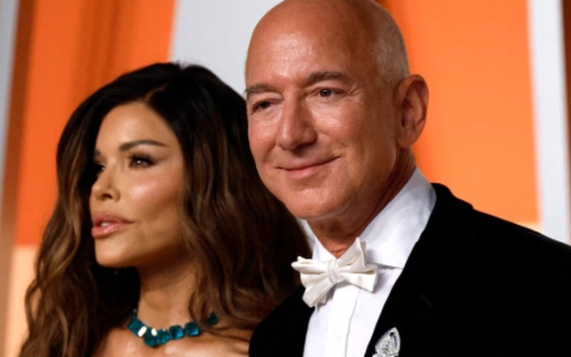 Công nghệ 25/6: Ông chủ Amazon tổ chức lễ cưới, Google Earth kỷ niệm 20 năm