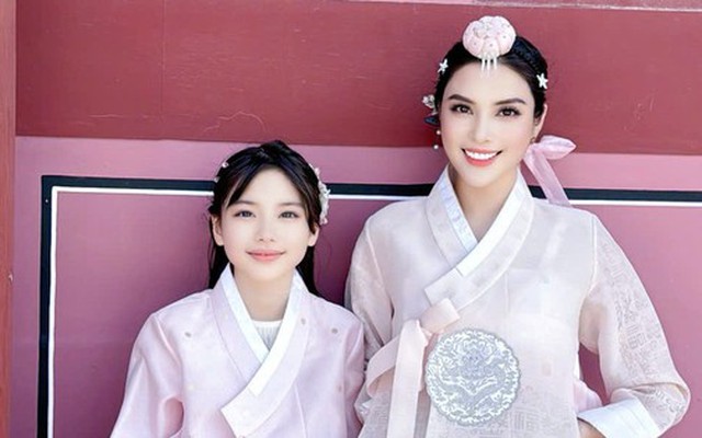 MC Kim Huyền Sâm và con gái hóa mỹ nhân cổ trang Hàn