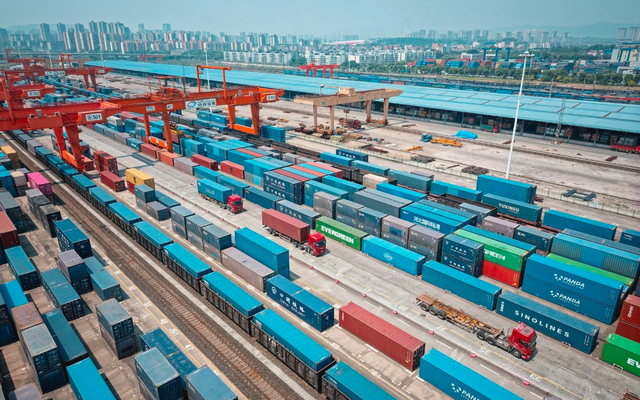 Xây đường sắt đi khắp thế giới, quốc gia láng giềng Việt Nam ‘nuôi mộng’ trở thành 'kênh đào Suez trên cạn’: Giảm 1/2 thời gian vận chuyển, giúp ASEAN xuất hàng trăm triệu USD hàng hoá