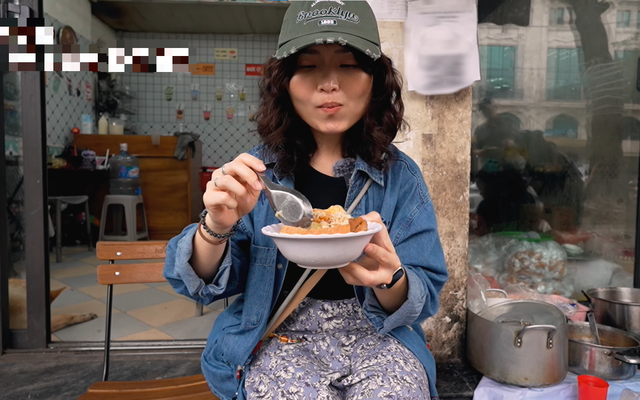 Khách Trung Quốc thử 1 món xôi Việt Nam, ngay miếng đầu đã thốt lên: "Hương vị bùng nổ… chỉ ở đây mới có"