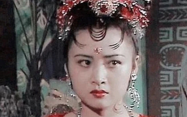 Yêu tinh nhện đẹp nhất Tây du ký từng khiến đạo diễn phá lệ, giờ là bà trùm Cbiz