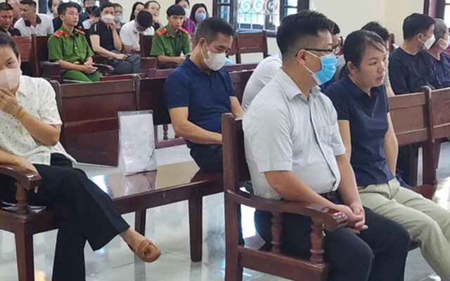 14 cựu lãnh đạo, cán bộ hải quan "ngó lơ" số hàng lậu trị giá hơn 1.800 tỉ đồng hầu toà