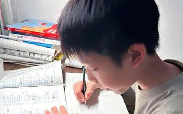 Học sinh cấp 1 viết "Em muốn đổi ông bố khác": Đọc qua tưởng hài hước, ai ngờ nước mắt chảy ròng ròng