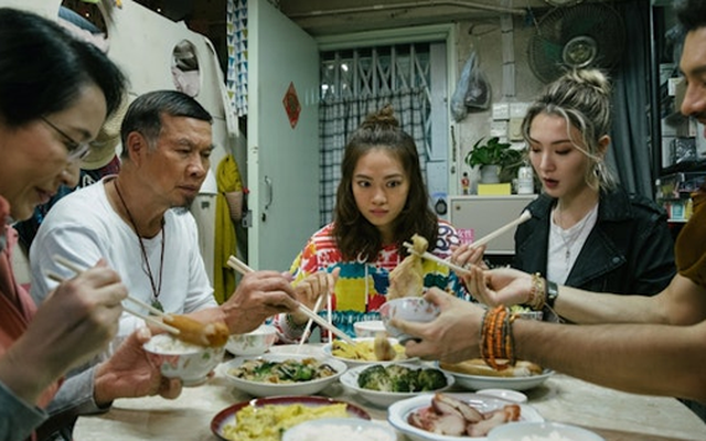 Gia đình 3 người cùng mắc ung thư, bác sĩ lắc đầu: 3 thói quen tiết kiệm này là "bán rẻ" sức khỏe