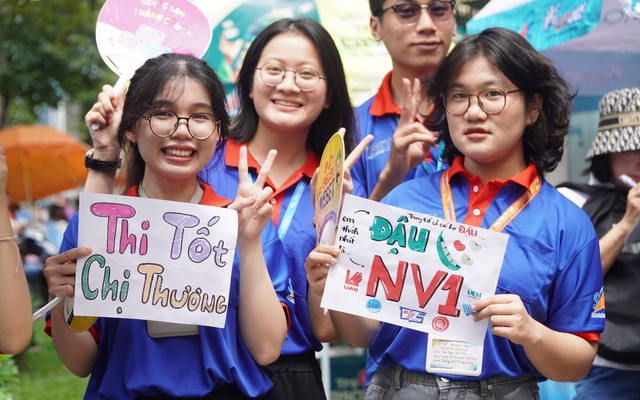 Đề Toán thi tốt nghiệp THPT 2025