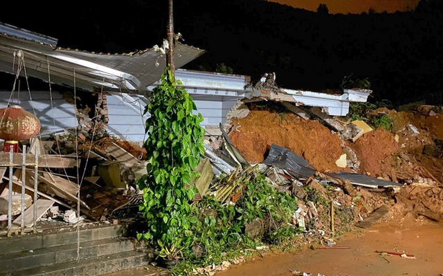 Mưa lớn gây sập nhà dân ở Yên Bái, một người thiệt mạng