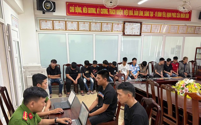 Triệu tập nhóm thanh thiếu niên mang hung khí ra đường quay video đăng TikTok