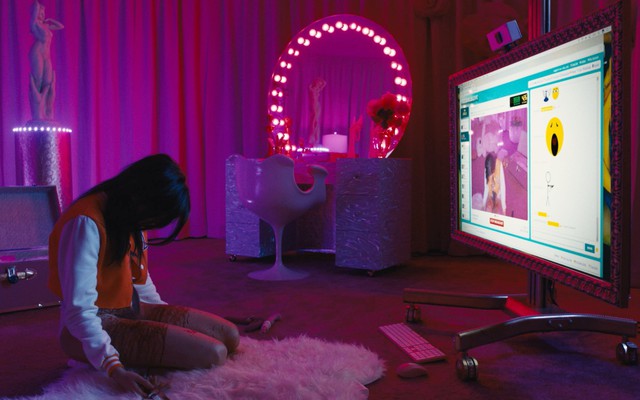 1 tỷ lượt xem toàn cầu, kiếm 10.000 USD mỗi tháng: Nghề này kiếm nhiều tiền nhưng có nhiều góc khuất khủng khiếp