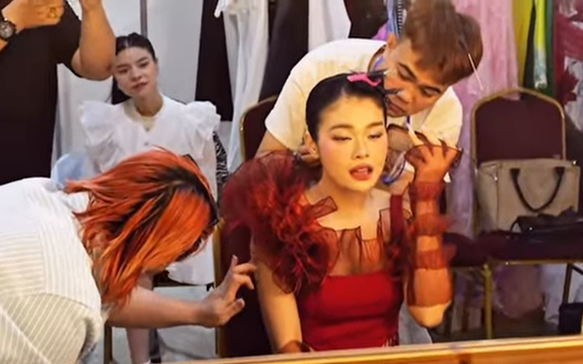 Nữ ca sĩ vừa đoạt giải quán quân: “Tôi từng rất suy sụp, không dám chơi với ai”