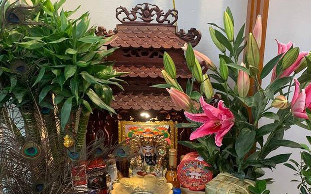 4 loại hoa KHÔNG nên đặt trên bàn thờ ngày Rằm, mồng Một: Lộc tài đội nón ra đi lúc nào không hay