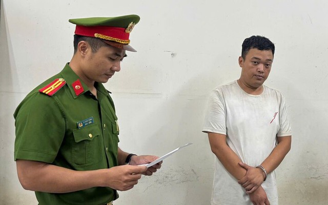 Tài xế taxi 'chặt chém' cuốc xe 4,2 triệu đồng từng chốt cửa, uy hiếp khách khác