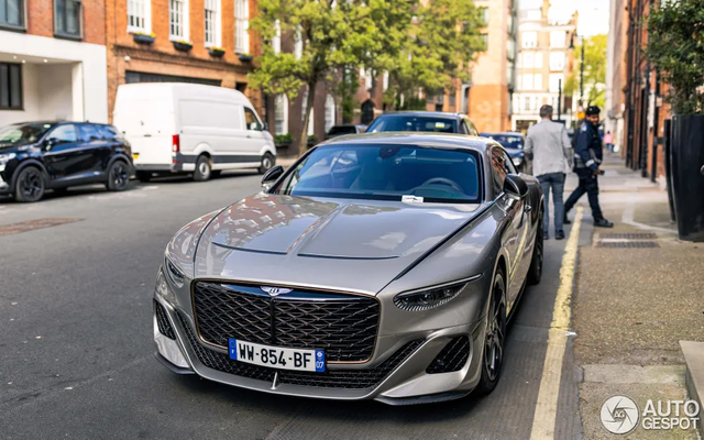 Xe sang siêu hiếm Bentley Mulliner Batur xuất hiện trên phố