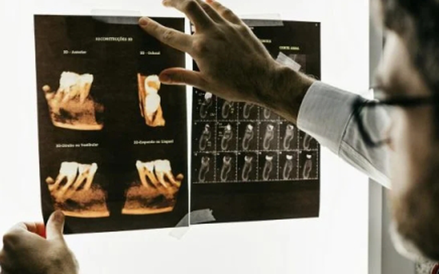 Gia đình làm phòng khám nha khoa giả kiếm gần 5 tỷ đồng