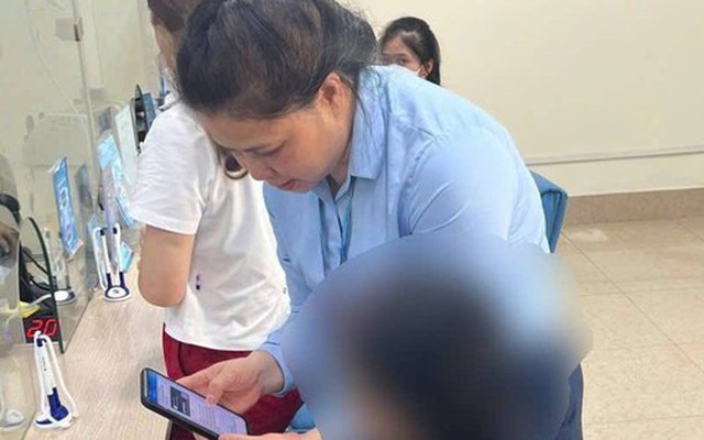 Tới ngân hàng nhờ chuyển khoản thanh toán đơn hàng 28 triệu đồng, người phụ nữ quyết định ngừng giao dịch sau khi trò chuyện cùng nhân viên VietinBank