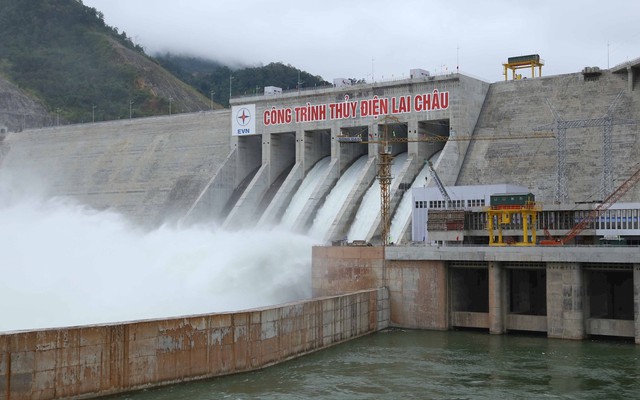 Tiêu thụ điện cả nước lập kỷ lục mới vượt xa đỉnh cũ, mức vượt tương đương công suất 2 nhà máy điện