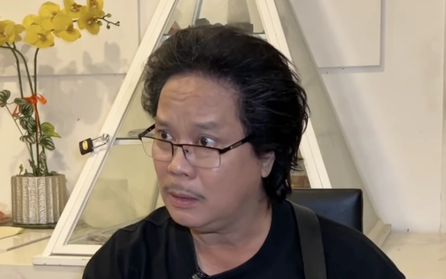 Tài tử màn ảnh một thời lấy vợ gần 20 năm không ai biết, tuổi 63 có 2 căn nhà, hôn nhân viên mãn