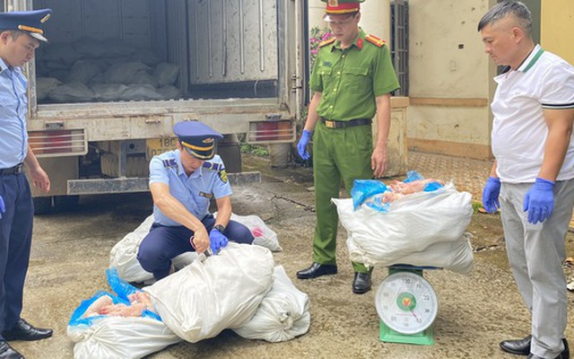 Phát hiện bí mật khủng trên xe tải mang BKS 18C-075.77