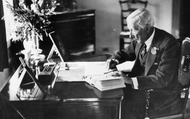 Người xưa dạy "tích tiểu thành đại", tỷ phú Rockefeller lập tức chứng minh điều ngược lại: Nếu kiếm được 10 triệu, tiết kiệm bao nhiêu cũng chỉ có 10 triệu!