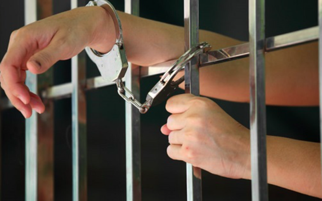 Nhóm cựu cảnh sát hình sự nhận tiền để bỏ qua cho cán bộ ngân hàng mang cần sa