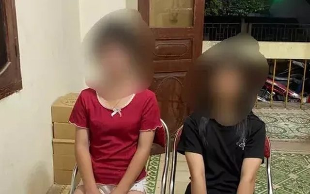 Bị trêu ghẹo, hai nữ sinh mang dao đe dọa nam sinh