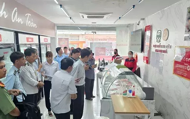 Công an gặp người tố cáo C.P Việt Nam bán 'thịt bẩn' tiếp nhận chứng cứ