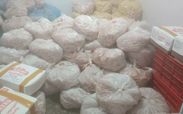 Hà Nội: Phát hiện 700kg chân gà, thịt bò, má lợn không rõ nguồn gốc xuất xứ