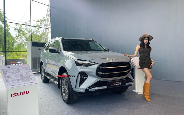 Isuzu mu-X 2025 trình làng Việt Nam: Thêm bản Sport, giá từ 928 triệu đồng, sửa nhẹ thiết kế, có ADAS, thêm camera