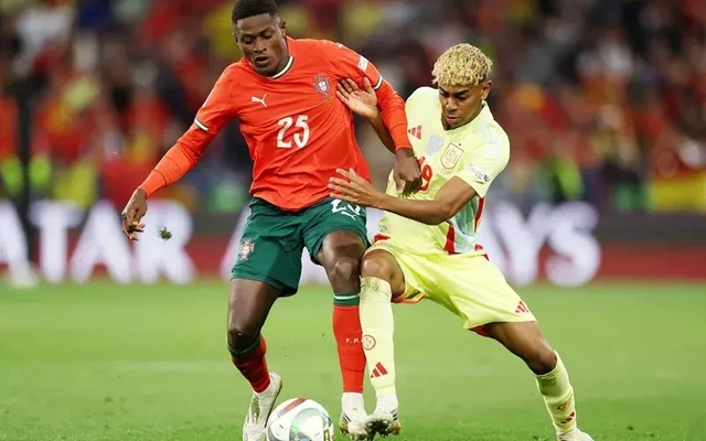 Nuno Mendes “hủy diệt” Yamal vì muốn giúp đồng đội Dembele giành Quả bóng vàng